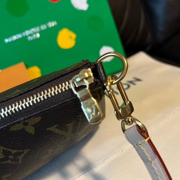 Pochette accessoire monogram - Picture 4 of 7